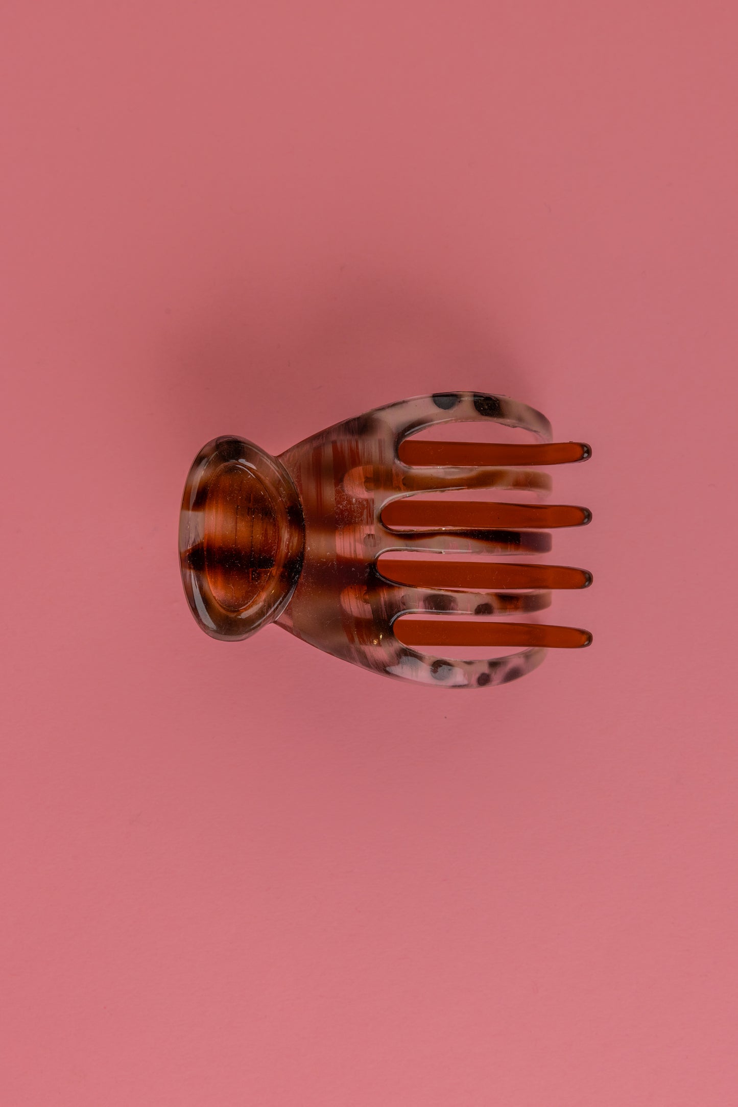 The French Atelier CLASSIC YOGA HAIR CLIP