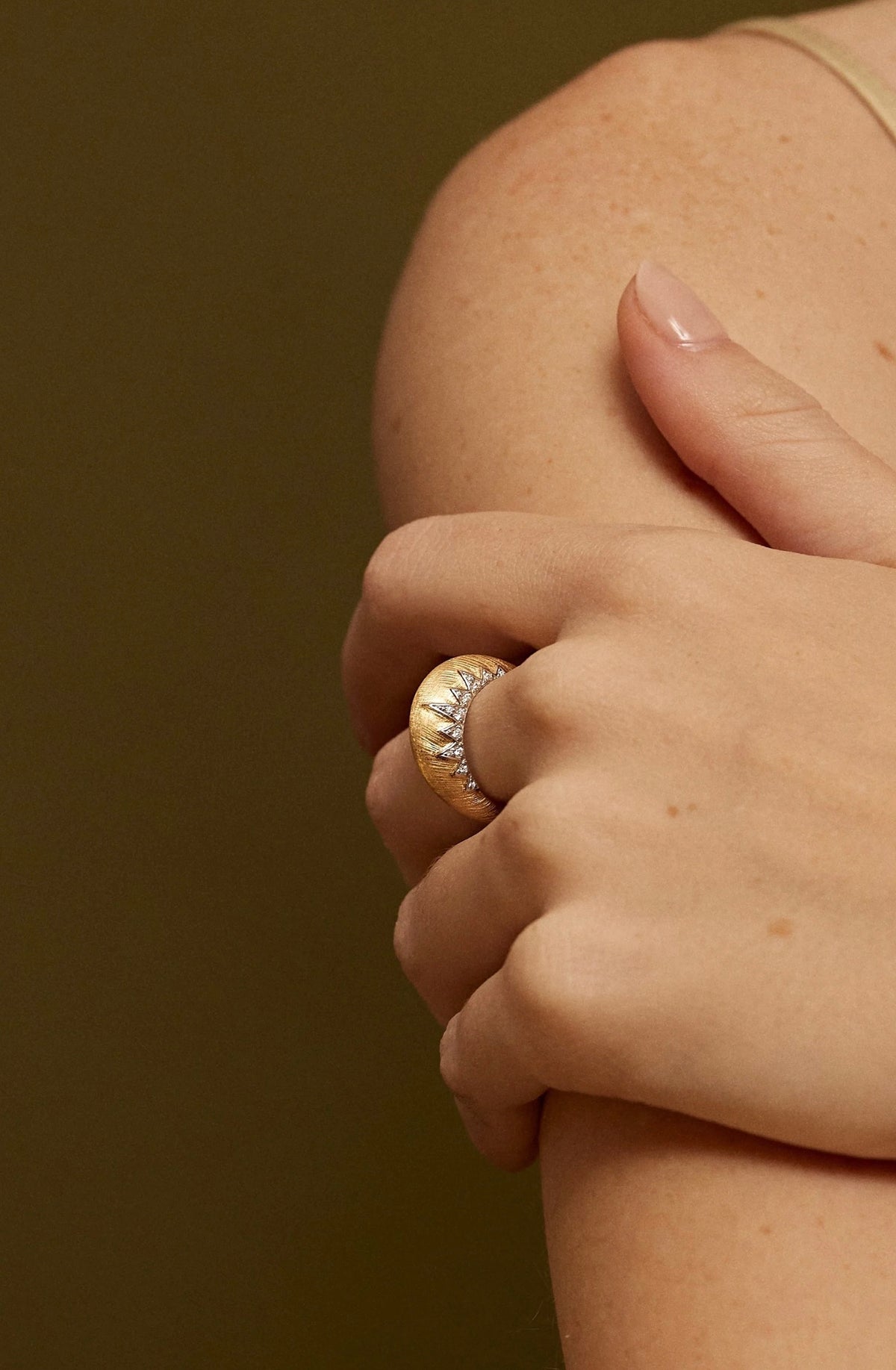 Sorellina DOMED CROWN RING