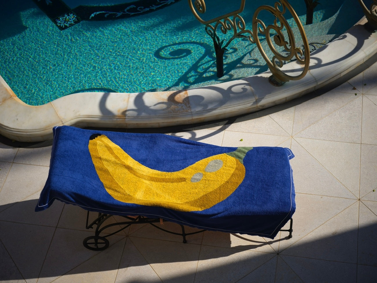 TROPICAL PUNCH Terry Cloth Beach Towel-Blue