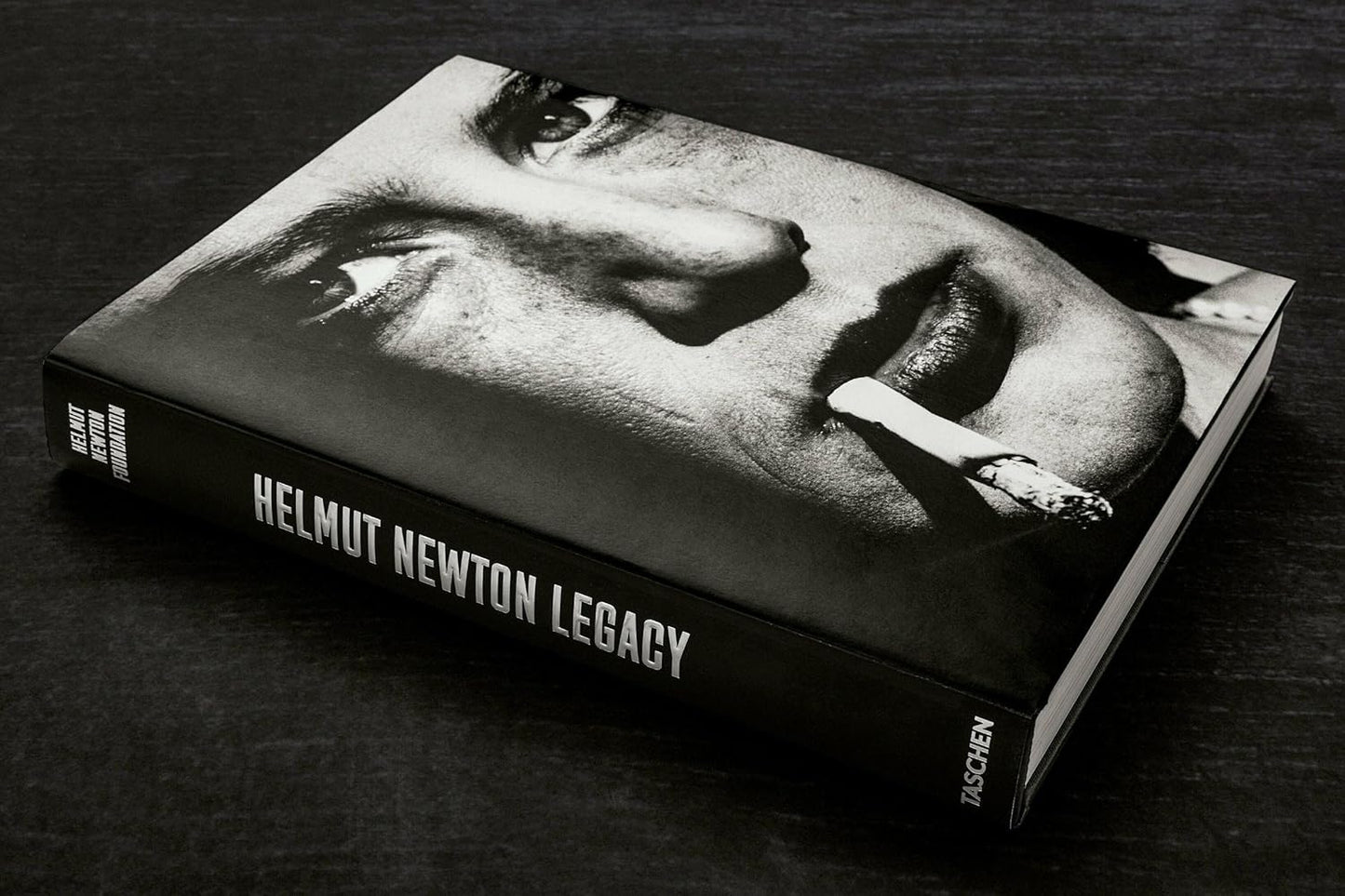 Helmut Newton. Legacy Book