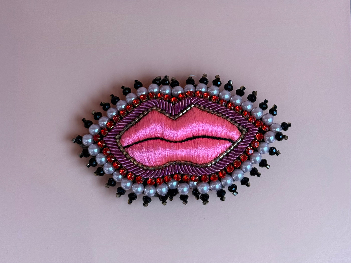 CELESTE MOGADOR KISS ME" MOUTH BROOCH