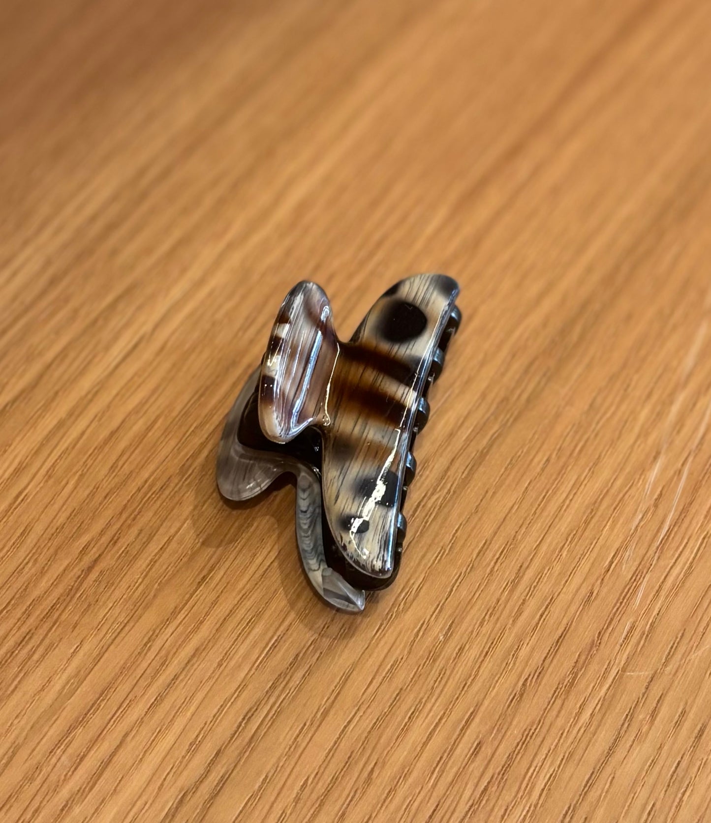 The French Atelier SMALL CLASSIC CLAW CLIP