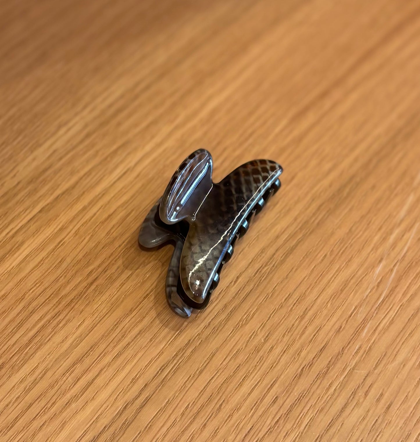 The French Atelier SMALL CLASSIC CLAW CLIP