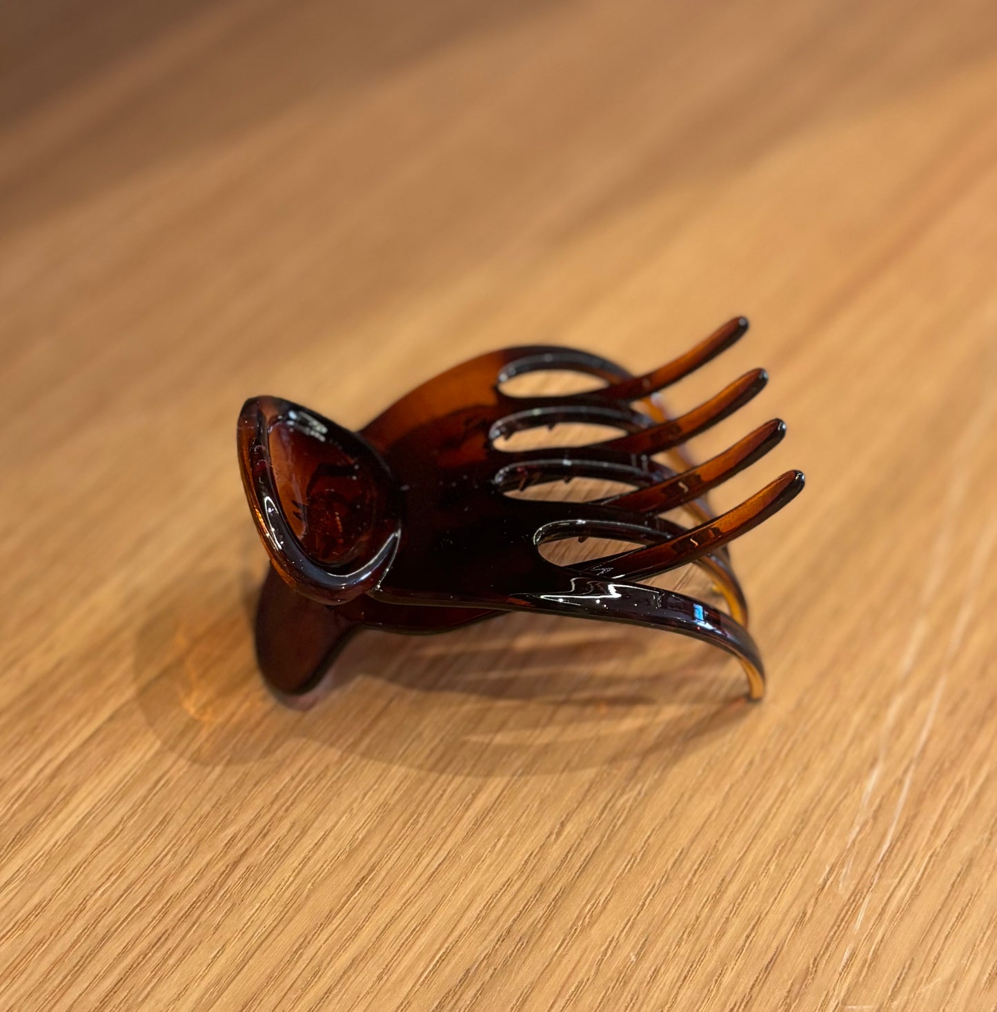 The French Atelier CLASSIC YOGA HAIR CLIP