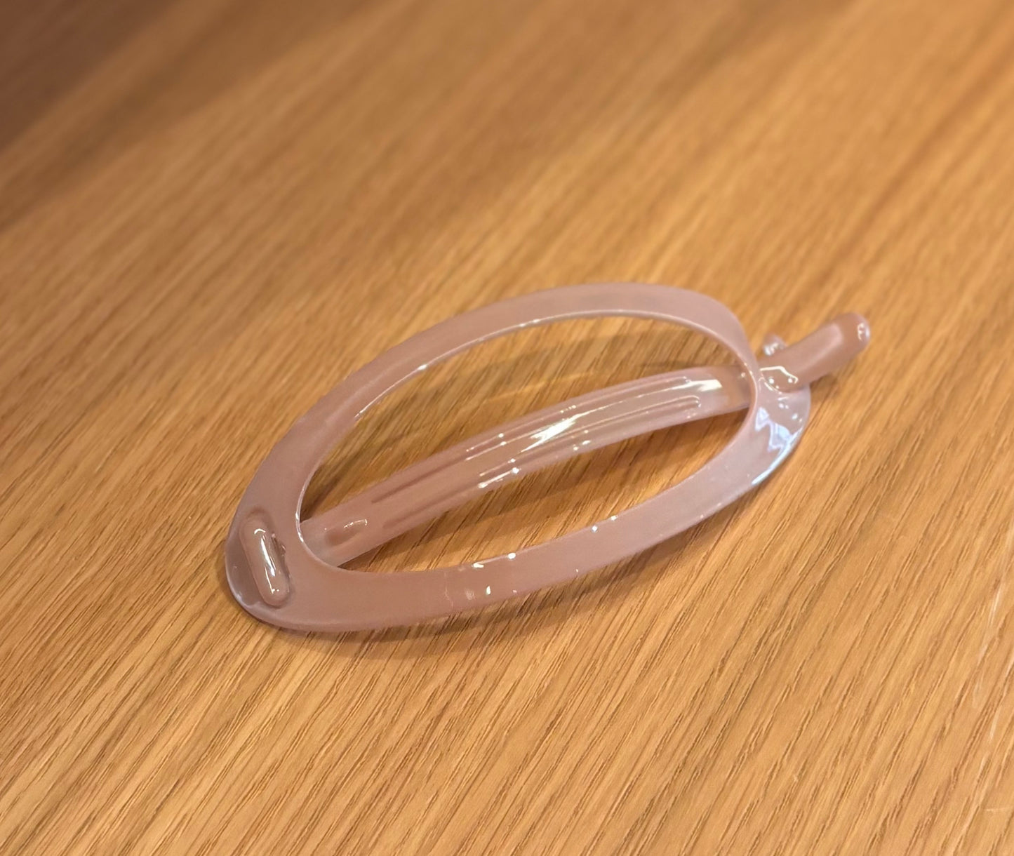 The French Atelier LARGE OVAL NON-METAL HAIR CLIP
